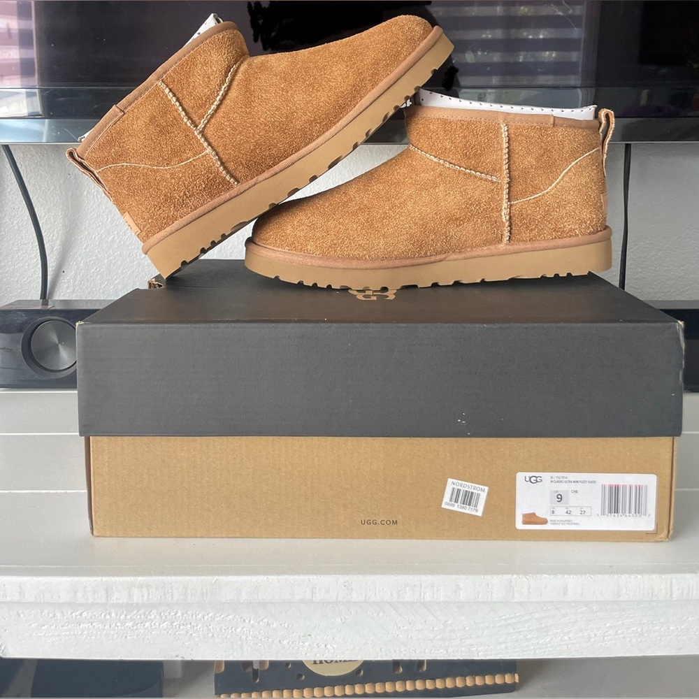(SOLD)Men’s Classic Ultra Mini Fuzzy Suede Boots – Size 9 (NEW with Tags)